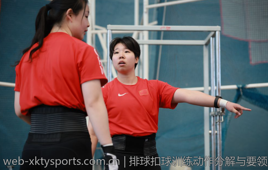 排球扣球训练动作分解与要领解析